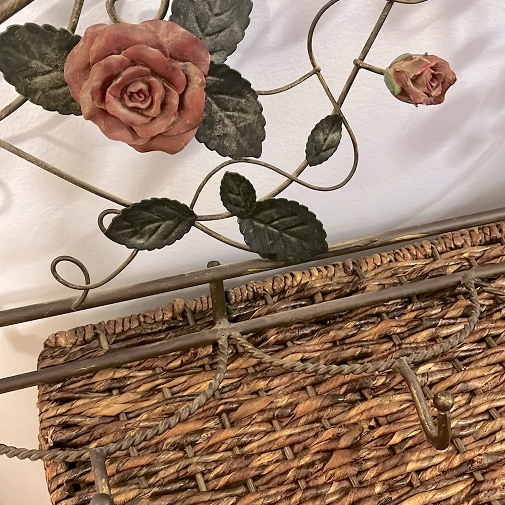 Floral Metal Wall Rack with Hooks